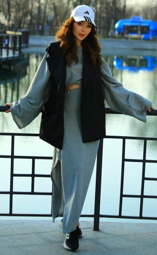 Ziyoda, 20, escort in Almaty — 170 cm, brown hair (photo 3 of 6)