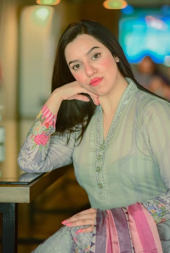 Alexandra, 24, escort in Dubai (photo 2 of 4)