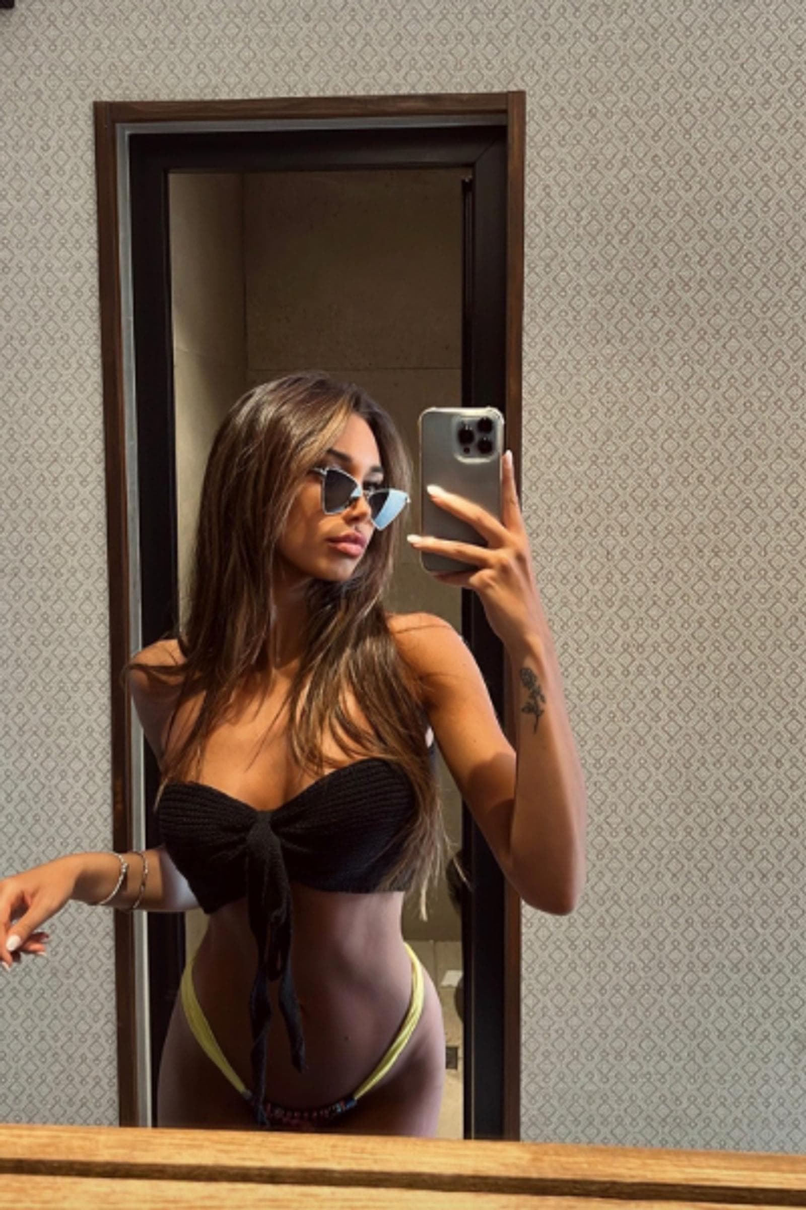 Tatiane, 25, escort in Hong Kong — 169 cm, brown hair (photo 4 of 5)