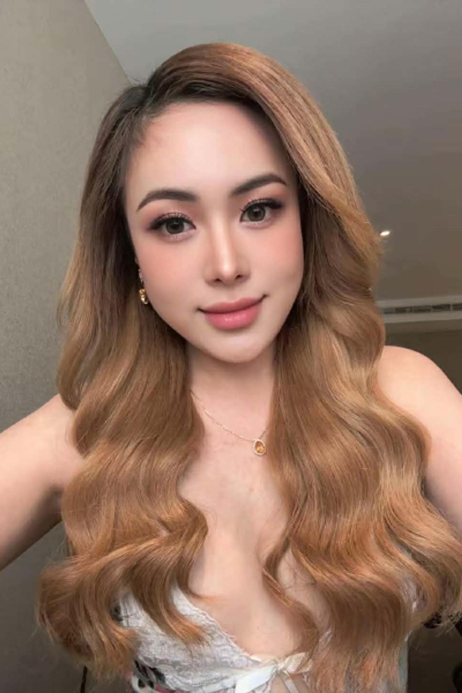 Dasom, 24, escort in Hong Kong — 169 cm, brown hair (photo 6 of 6)