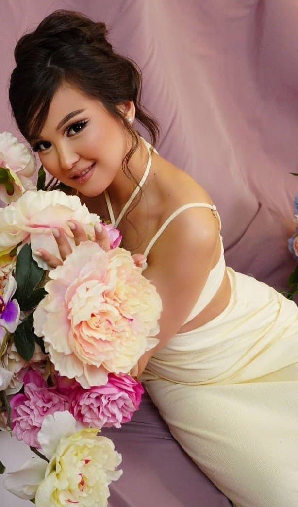Sitora, 24, escort in Astana — brown hair, Kazakh (photo 1 of 8)