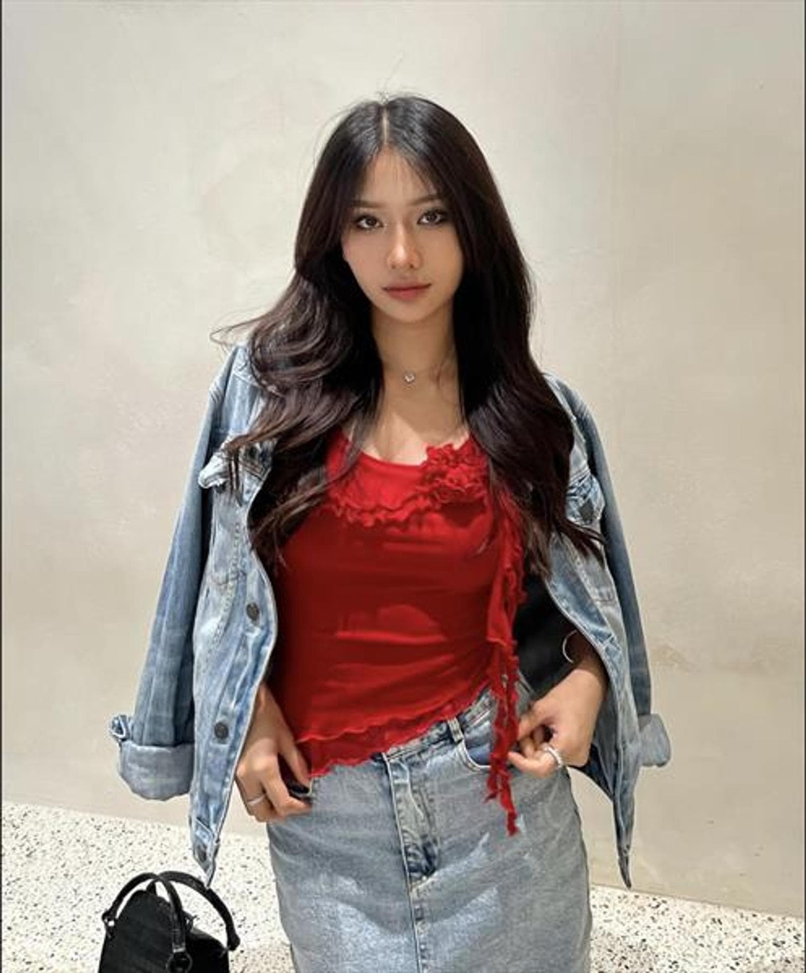 Petra, 30, escort in Hong Kong — black hair, 169 cm (photo 1 of 3)