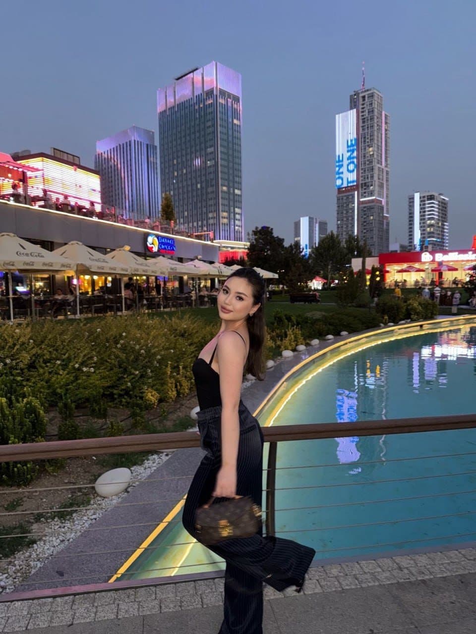 Dariga, 20, escort in Astana — brown hair, Kazakh (photo 1 of 9)