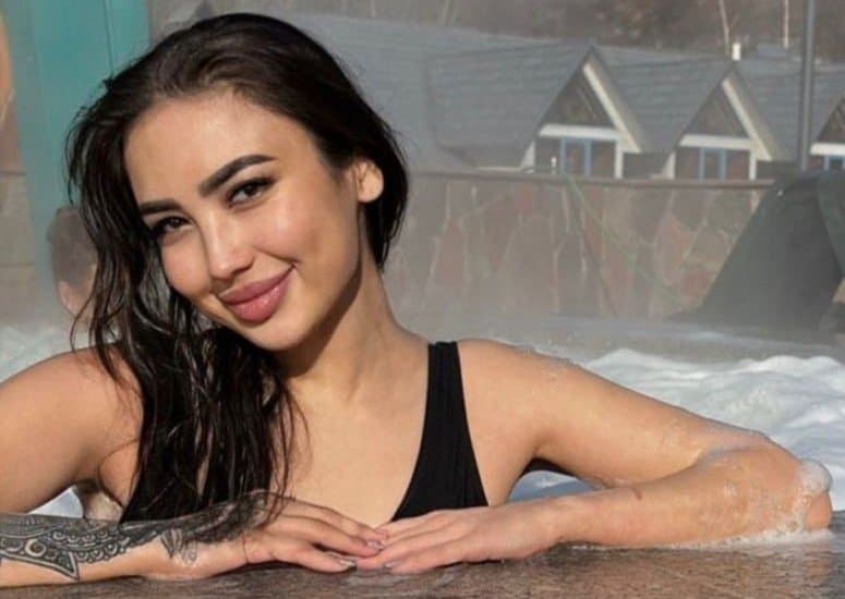 Meruert, 23, escort in Astana — brown hair, Kazakh (photo 1 of 9)