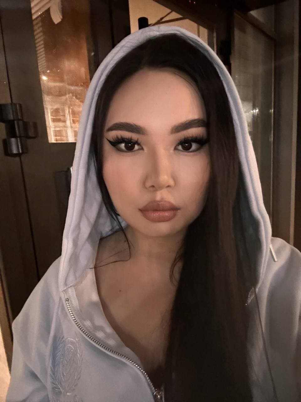 Inkar, 20, escort in Astana — brown hair, 168 cm (photo 1 of 9)